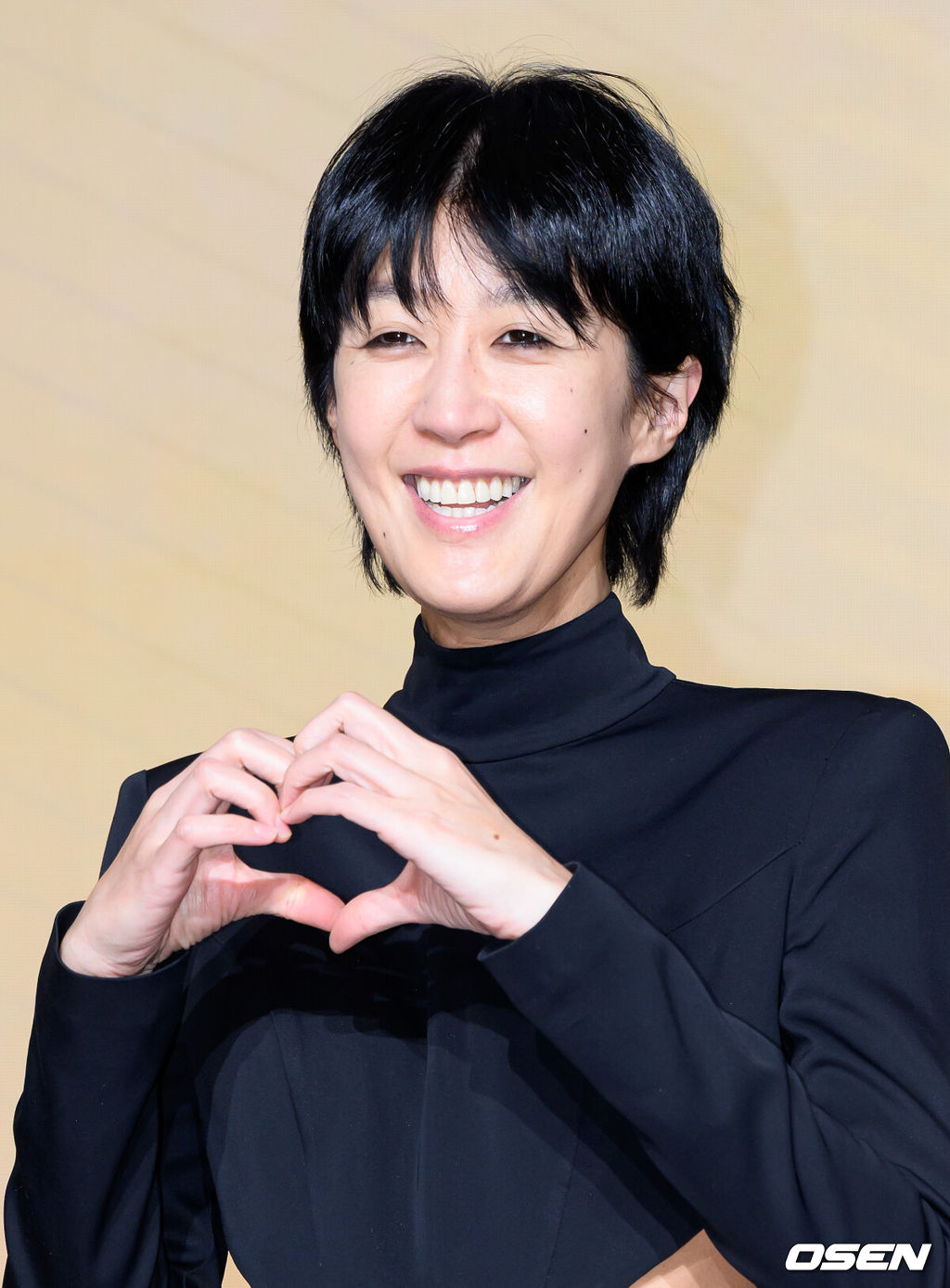 14일 서울 마포구 호텔 나루 서울 엠갤러리에서 넷플릭스 '솔로지옥' 시즌5 제작발표회가 열렸다.'솔로지옥'은 커플이 되어야만 나갈 수 있는 외딴 섬, ‘지옥도’에서 펼쳐질 솔로들의 솔직하고 화끈한 데이팅 리얼리티쇼​로 오는 1월 20일(화) 오직 넷플릭스에서 만날 수 있다.방송인 홍진경이 포토타임을 가지고 있다. 2026.01.14 /sunday@osen.co.kr