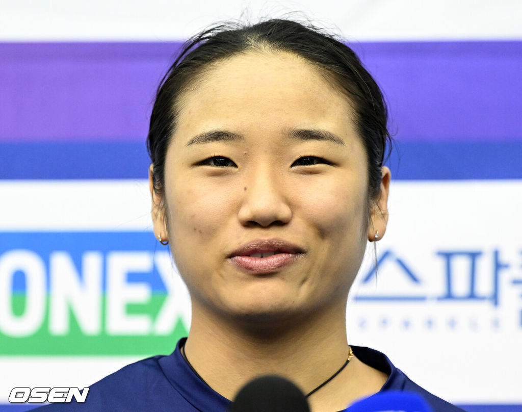 17일 충북 진천선수촌에서 대한민국 배드민턴 국가대표팀 미디어데이가 열렸다.배드민턴 대표팀 안세영이 인터뷰를 하고 있다. 2025.06.17 /sunday@osen.co.kr