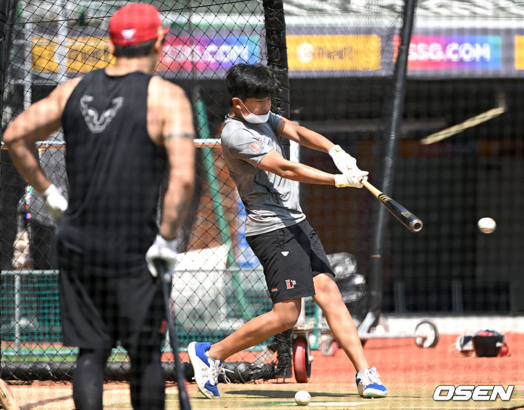 SSG 추신수와 둘째 아들 건우 군이 타격 훈련을 하고 있다. 2022.07.14 / dreamer@osen.co.kr