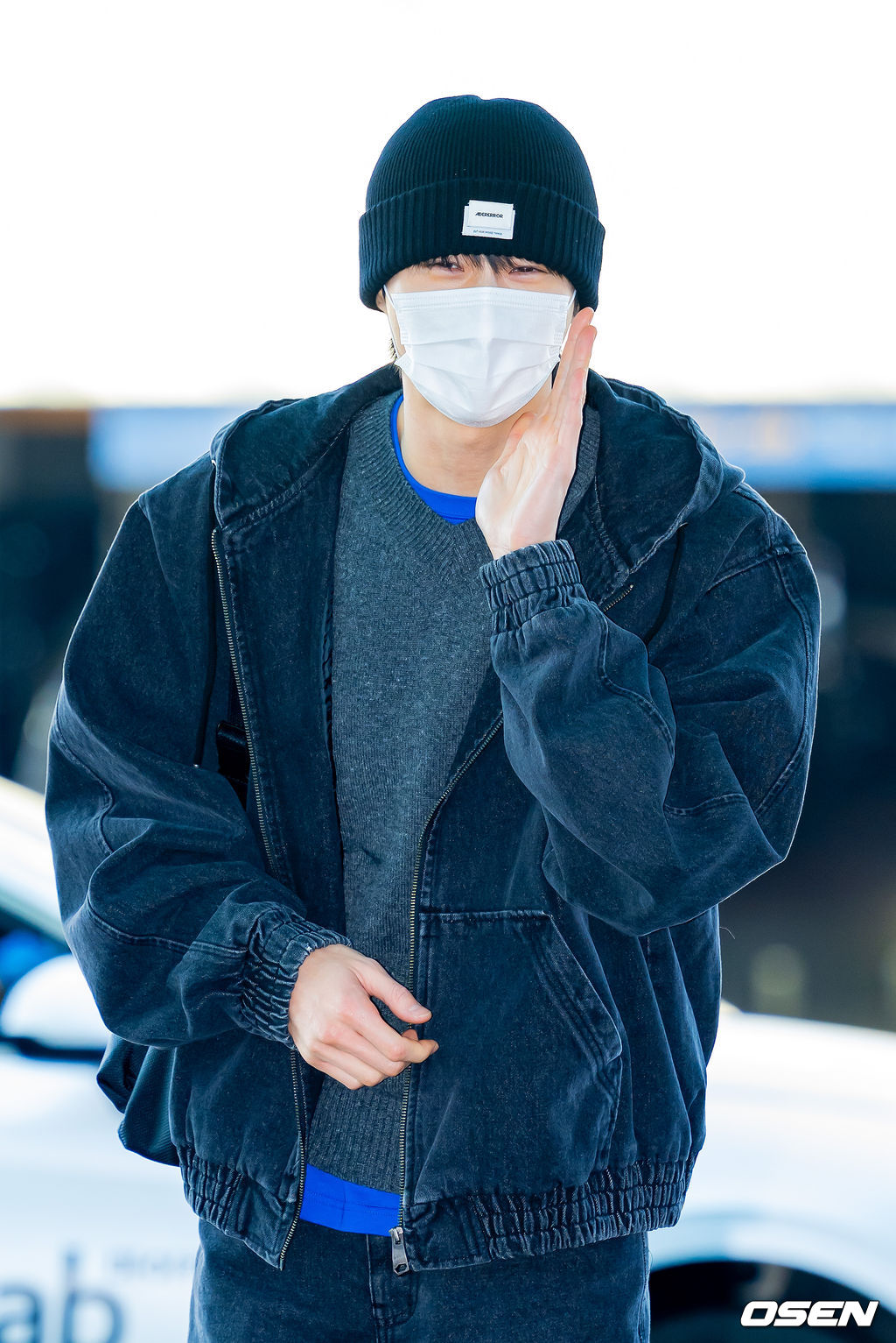 사과의 뜻을 전하는 변우석.