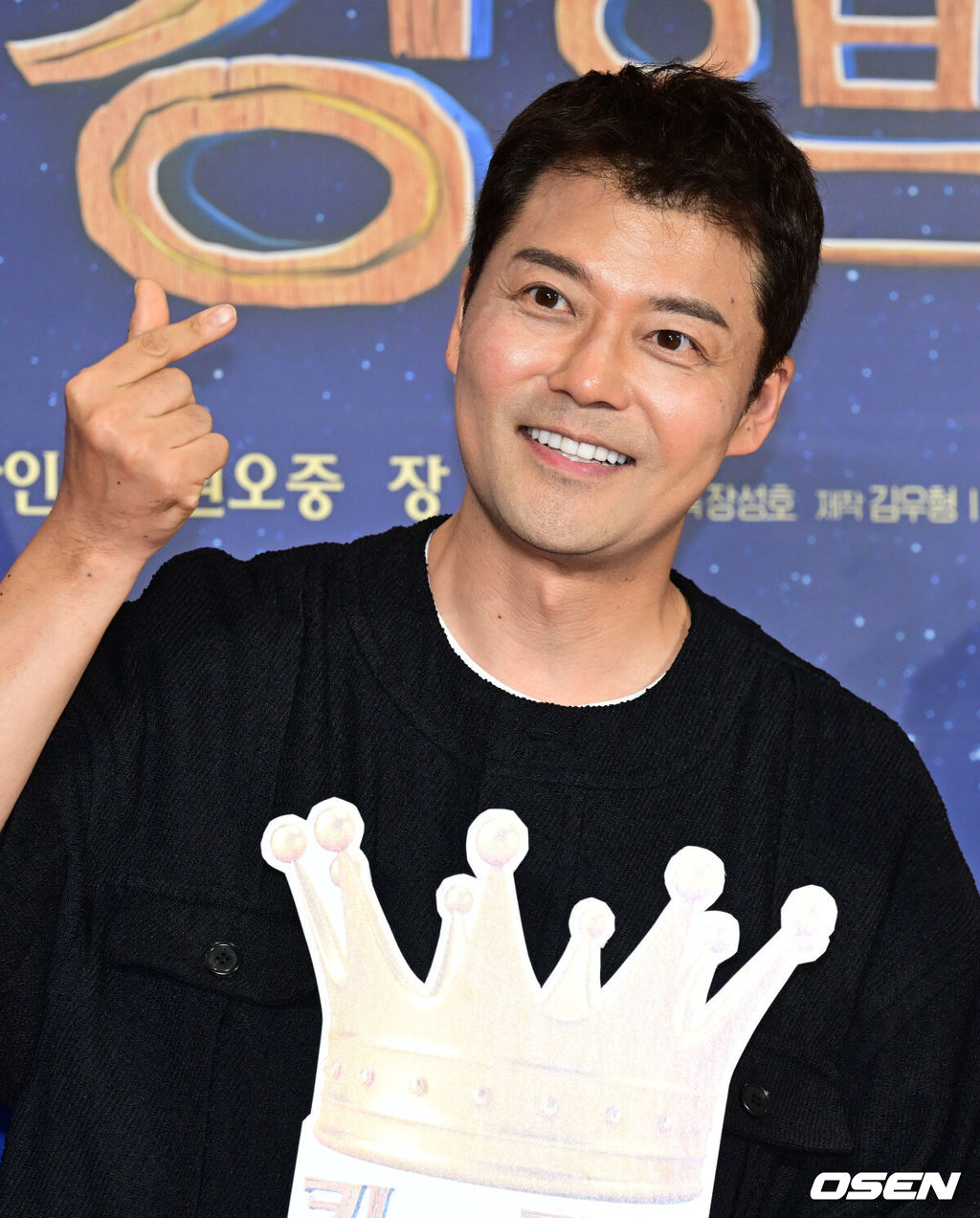 영화 '킹 오브 킹스'(감독 장성호, 제작 모팩스튜디오, 배급 디스테이션, 공동배급 시테스) VIP 포토월 행사가 9일 서울 강남구 메가박스 코엑스에서 열렸다.'킹 오브 킹스'는 이병헌, 진선규, 이하늬, 양동근, 차인표, 권오중, 장광 등 대한민국 대표 배우들이 목소리 연기로 참여한 글로벌 K-애니메이션이다. 한국어 더빙판과 할리우드 배우들이 참여한 자막판은 오는 16일, 전국 극장에서 동시 개봉된다.전현무가 포즈를 취하고 있다. 2025.07.09 /cej@osen.co.kr