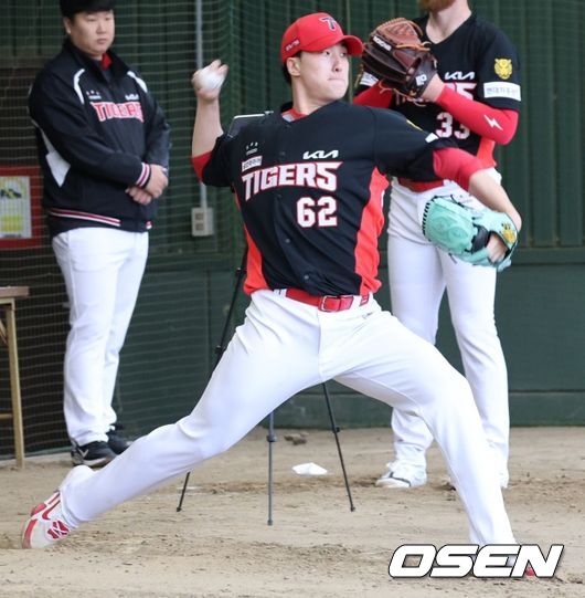 정해영이 아마미 스프링캠프에서 불펜피칭을 하고 있다./KIA 타이거즈 제공