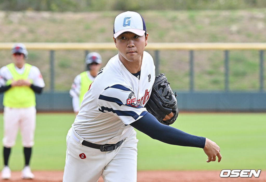 프로야구 롯데 자이언츠가 1일(한국시간) 대만 타이난 아시아-태평양 국제야구센터에서 스프링캠프 훈련을 하고 있다. 롯데 윤성빈이 수비 훈련을 하고 있다. 2026.02.01 / foto0307@osen.co.kr