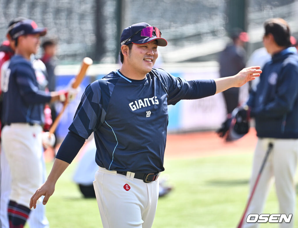 10일 부산 사직야구장에서 2025 신한 SOL 뱅크 KBO 리그 롯데 자이언츠와 LG 트윈스의 시범경기가 열린다. 롯데 자이언츠 한현희가 훈련을 하고 있다. 2025.03.10 / foto0307@osen.co.kr