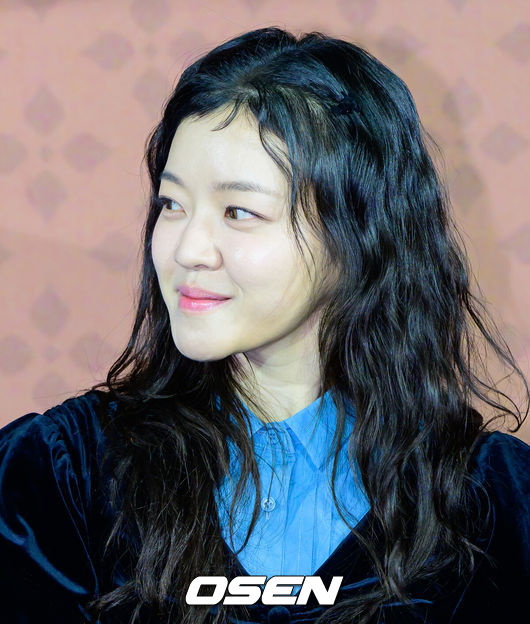 [OSEN=지형준 기자] 12일 오전 서울 강남구 삼성동 메가박스 코엑스에서 넷플릭스 영화 '파반느' 제작보고회가 열렸다.세 청춘의 삶과 사랑을 그린 달콤하고도 씁쓸한 스토리, 고아성, 변요한, 문상민의 매력적인 케미스트리, 이종필 감독만의 독창적이고 섬세한 시선으로 담아낸 청춘 멜로로 모두의 마음을 적실 영화 '파반느'는 20일&nbsp;공개된다.배우 고아성이 간담회를 하고  있다. 2026.02.12 /jpnews@osen.co.kr