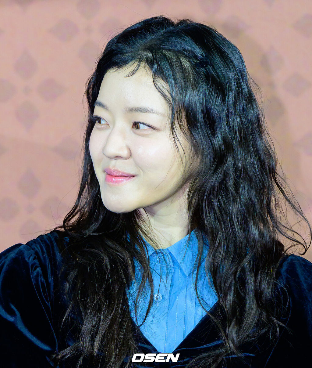 12일 오전 서울 강남구 삼성동 메가박스 코엑스에서 넷플릭스 영화 '파반느' 제작보고회가 열렸다.세 청춘의 삶과 사랑을 그린 달콤하고도 씁쓸한 스토리, 고아성, 변요한, 문상민의 매력적인 케미스트리, 이종필 감독만의 독창적이고 섬세한 시선으로 담아낸 청춘 멜로로 모두의 마음을 적실 영화 '파반느'는 20일 공개된다.배우 고아성이 간담회를 하고  있다. 2026.02.12 /jpnews@osen.co.kr