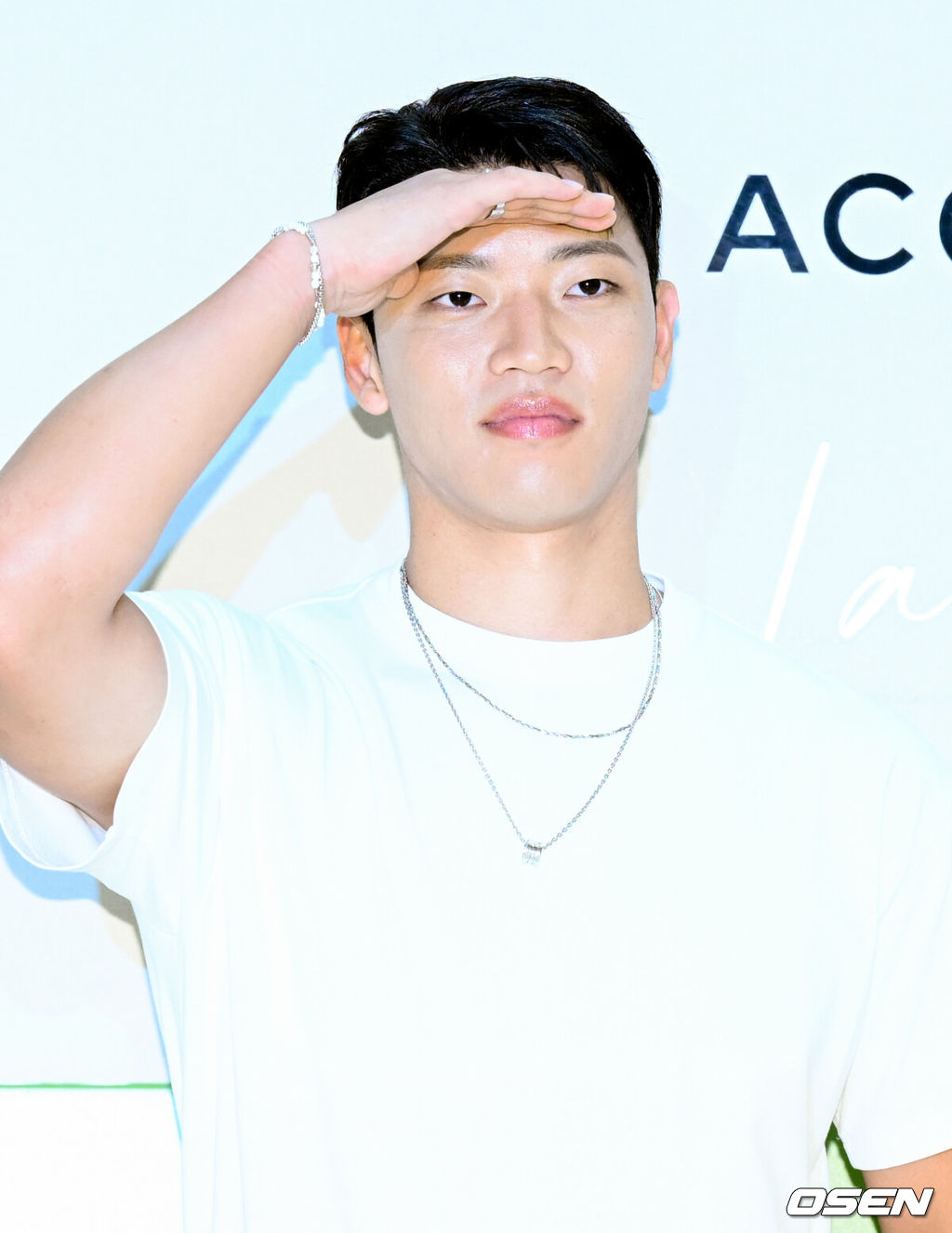 8일 오전 서울 송파구 롯데 에비뉴엘 잠실점에서 한 이탈리아 니치 향수 브랜드 팝업 오픈 기념 포토월 행사가 열렸다.이날 행사에는 TXT(투모로우바이투게더) 수빈, 황희찬, 유승호, 공명, 손나은, 이즈나 세비&사랑이 참석했다.축구선수 황희찬이 포즈를 취하고 있다. 2025.07.08 /cej@osen.co.kr