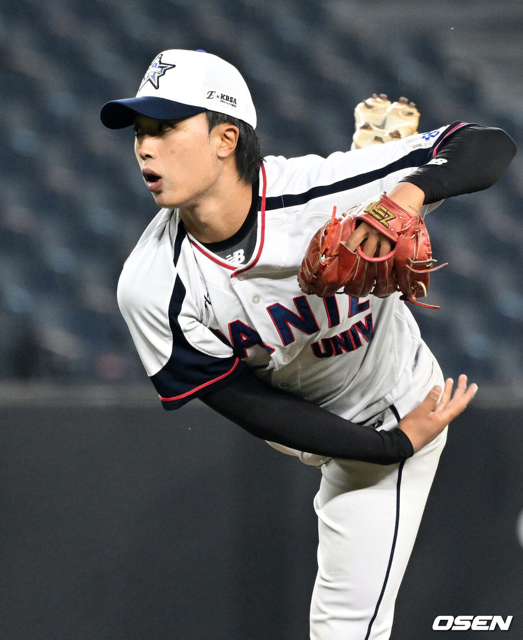 2일 오후 대전 한화생명볼파크에서 ‘제3회 한화이글스배 고교vs대학 올스타전’이 열렸다.올해로 3회째를 맞는 한화이글스배 고교vs대학 올스타전은 한화 구단과 KBSA가 공동으로 주최하는 이벤트 경기다.6회초 대학팀 박정민이 역투하고 있다. 2025.06.02 /sunday@osen.co.kr