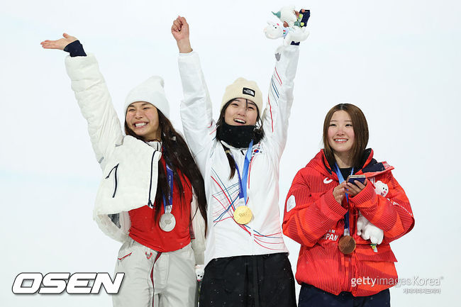 [사진] 클로이 김과 최가온, 오노 미쓰키. ⓒGettyimages(무단전재 및 재배포 금지)