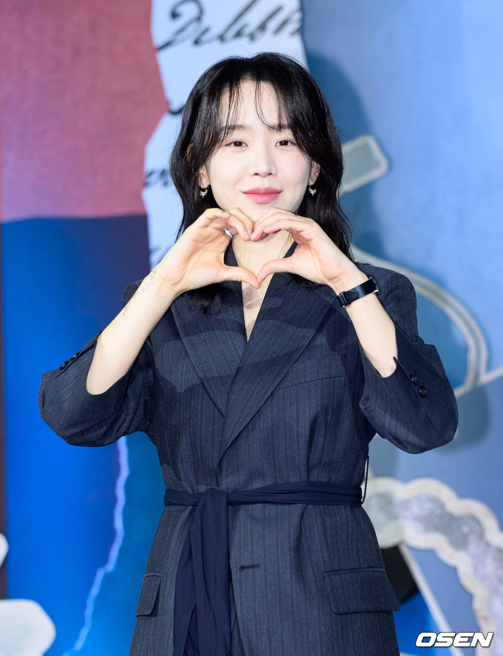 귀여운 하트 그리는 신혜선