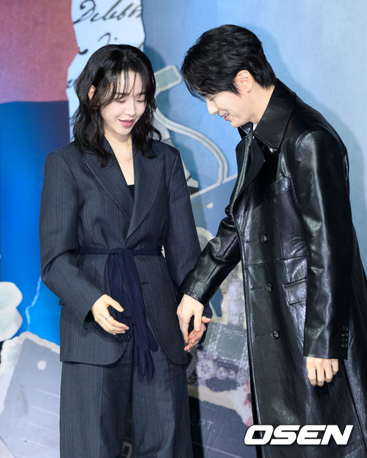 손...잡아 볼까?