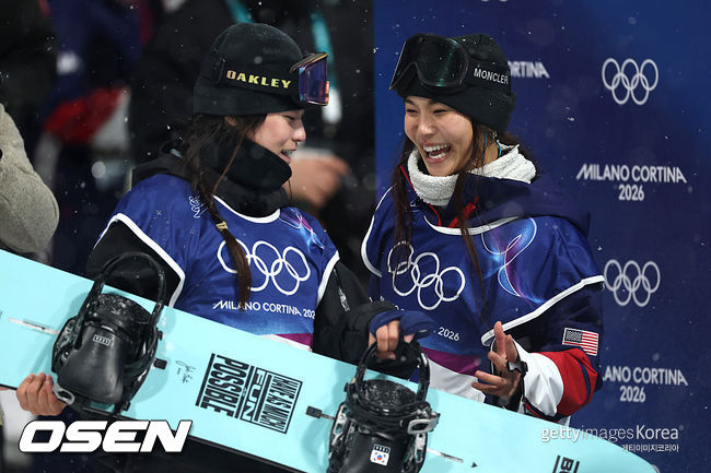 [사진] 최가온과 클로이 김. ⓒGettyimages(무단전재 및 재배포 금지)