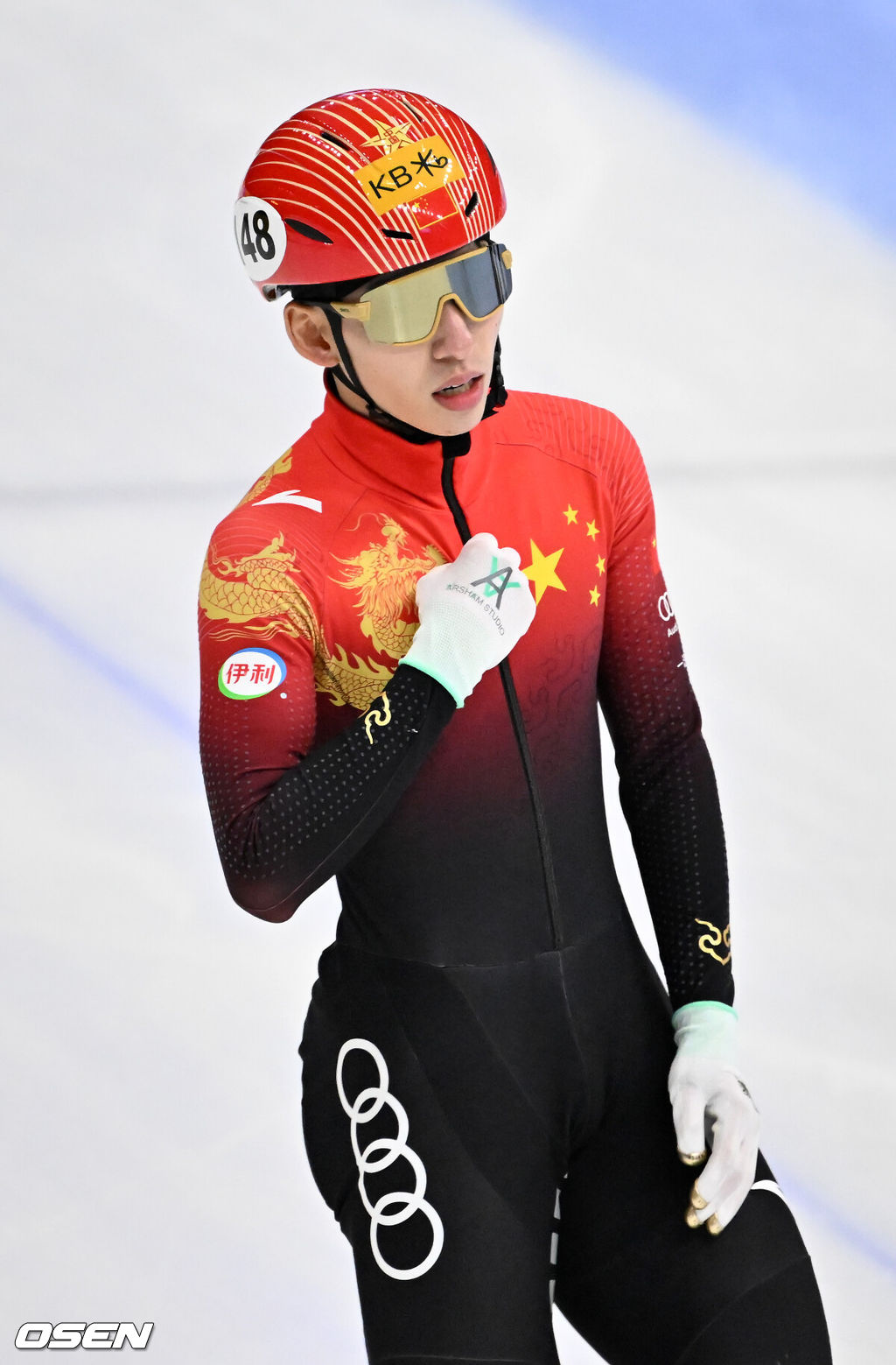 11일 서울 목동 아이스링크에서 '2023 KB금융 국제빙상경기연맹(ISU) 쇼트트랙 세계선수권대회' 본선 경기가 진행됐다.혼합 계주 결승전에서 중국 린샤오쥔이 2위로 통과하며 은메달을 획득한 후 아쉬운 표정을 짓고 있다. 2023.03.11 / rumi@osen.co.kr