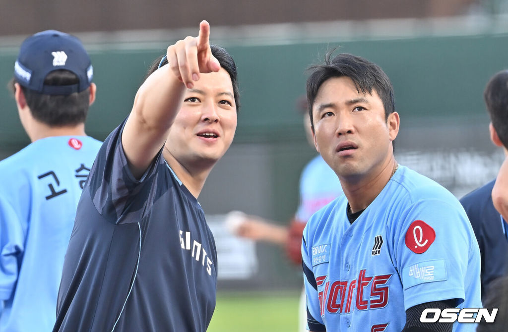 롯데 자이언츠 김원중, 전준우 077 2025.07.29 / foto0307@osen.co.kr