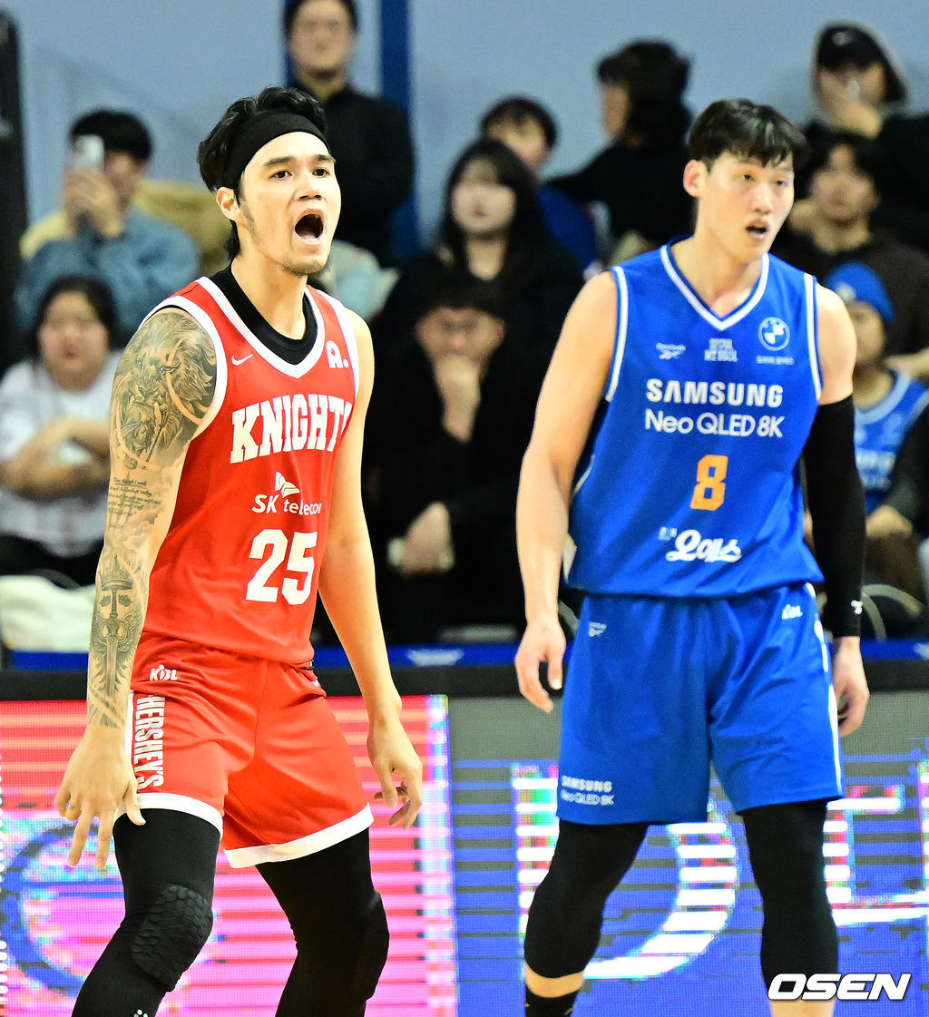 17일 오후 서울 잠실실내체육관에서 2025-2026 LG전자 프로농구 서울 삼성과 서울 SK의 경기가 열렸다.삼성은 9위(13승 28패), SK는 공동 2위(26승 15패)를 기록 중이다.4쿼터 SK 톨렌티노가 3점슛을 성공시키며 기뻐하고 있다. 2026.02.17 /jpnews@osen.co.kr