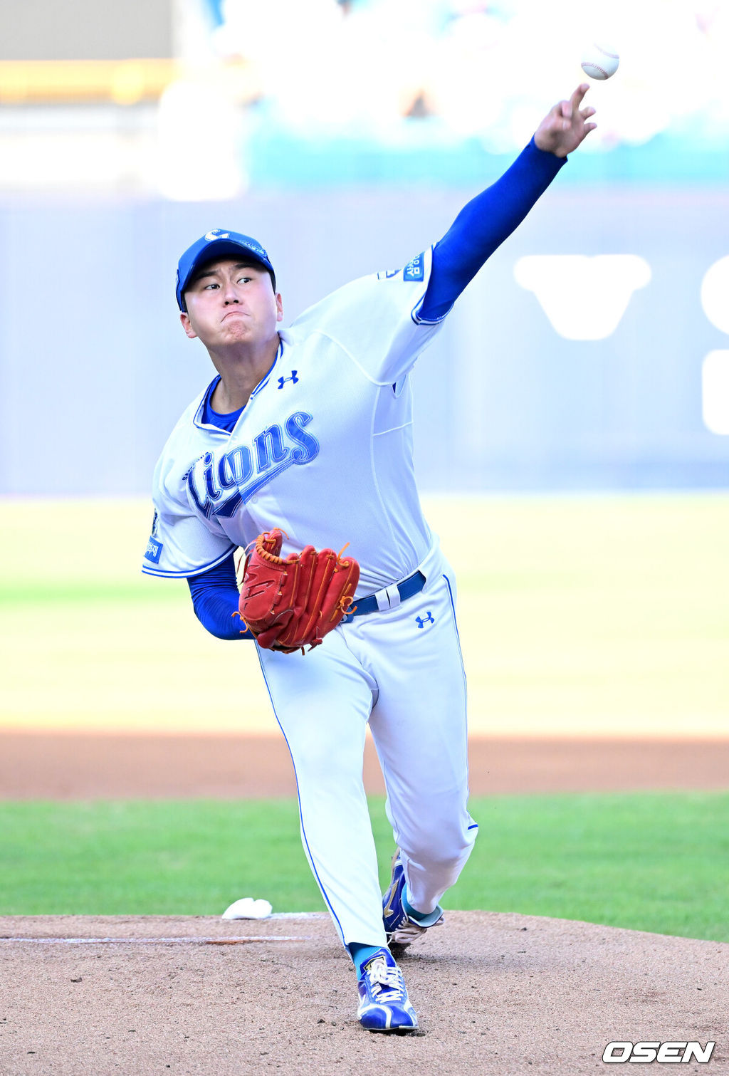 6일 대구삼성라이온즈파크에서 ‘2025 신한 SOL Bank KBO리그’ 삼성 라이온즈와 한화 이글스의 경기가 열렸다.홈팀 삼성은 이승현, 방문팀 한화는 문동주를 선발로 내세웠다.1회초 삼성 선발 이승현이 힘차게 공을 뿌리고 있다. 2025.09.06 / dreamer@osen.co.kr