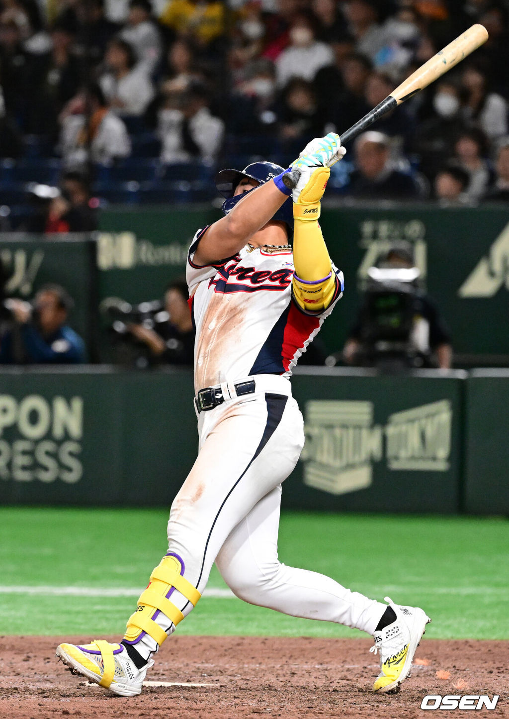 16일 오후 일본 도쿄돔에서 ‘2025 NAVER K-BASEBALL SERIES’ 대한민국과 일본의 2차전 경기가 열렸다.한국은 정우주, 일본은 카네마루 유메토를 선발투수로 내세웠다.8회말 1사에서 대한민국 안현민이 좌중월 솔로 홈런을 치고 있다. 2025.11.16 /cej@osen.co.kr