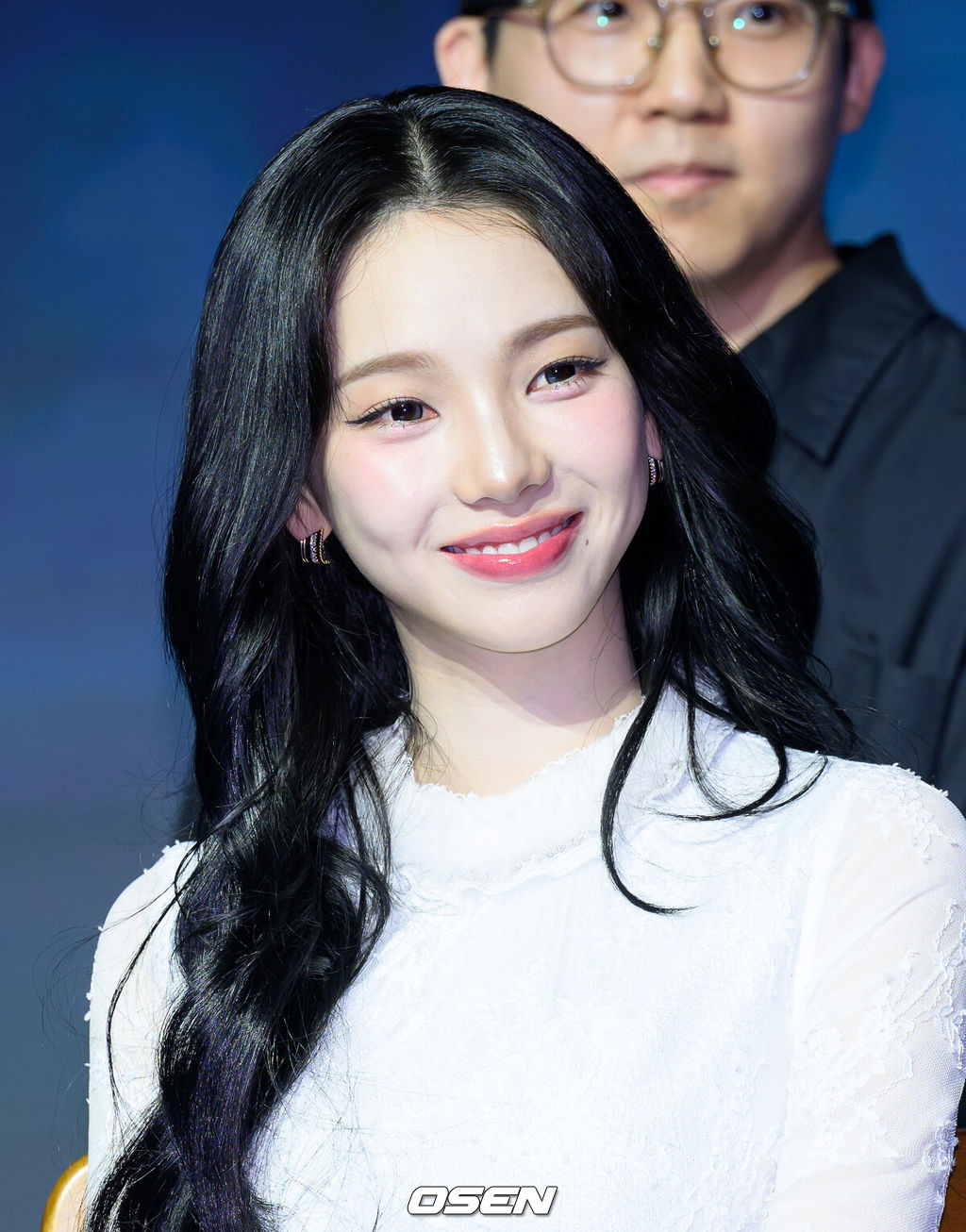 19일 오전 호텔 나루 서울 엠갤러리에서 넷플릭스 예능 ‘미스터리 수사단’ 시즌2 제작발표회가 열렸다.‘미스터리 수사단’ 시즌2는 과학적으로 설명할 수 없는 기묘한 사건들을 추적하고 해결하는 어드벤처 추리 예능이다.에스파 카리나가 미소를 짓고 있다. 2026.02.19 / sunday@osen.co.kr