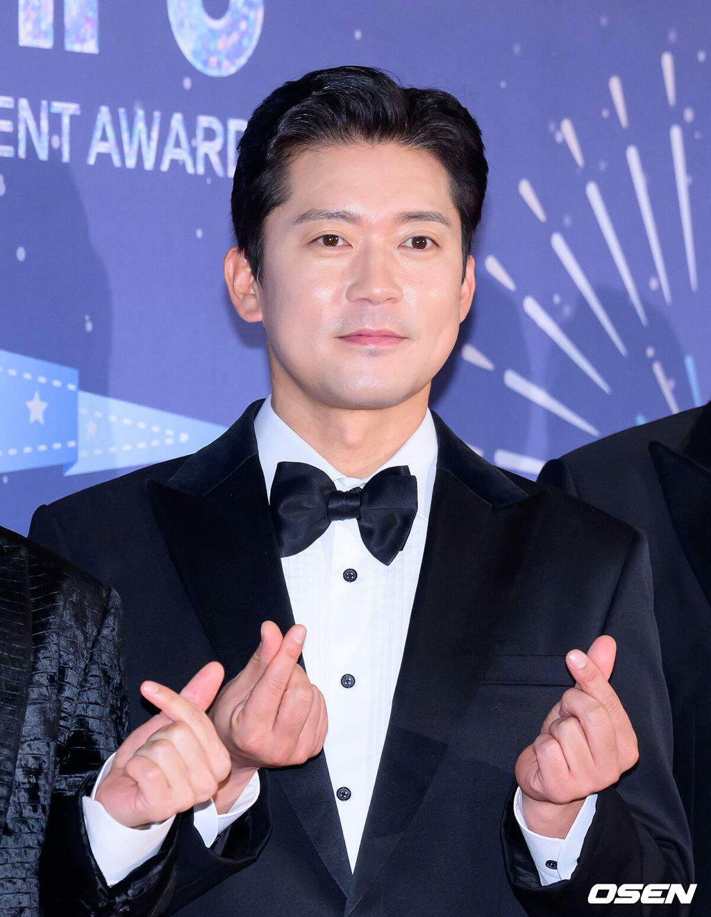 29일 오후 서울 마포구 MBC 미디어센터 공개홀에서 ‘2025 MBC 방송연예대상’ 레드카펫 행사가 열렸다.올해 MBC 방송연예대상 주인공은 유재석, 전현무, 기안84로 압축된다.MBC 방송연예대상은 29일 오후 8시 50분 MBC에서 생중계된다. 김대호가 레드카펫을 밟고 있다. 2025.12.29 /sunday@osen.co.kr