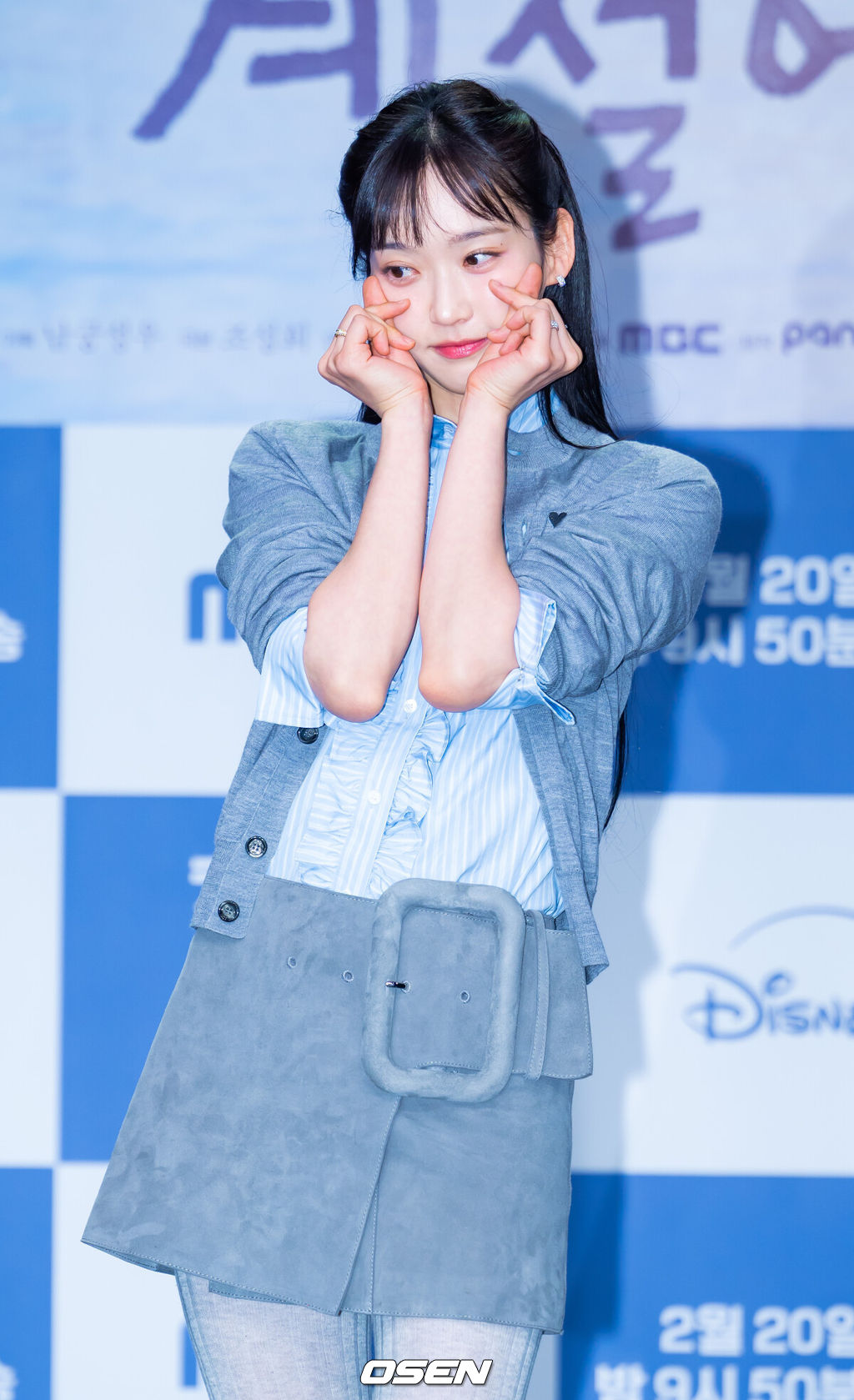 19일 오후 서울 마포구 상암동 상암동MBC신사옥방송센터 골든마우스홀에서 MBC 새 금토드라마 ‘찬란한 너의 계절에’(극본 조성희/연출 정상희, 김영재)제작발표회가 열렸다.'찬란한 너의 계절에'는 매일 신나는 여름방학처럼 사는 남자 찬(채종협 분)과 스스로를 겨울에 가둔 여자 란(이성경 분)이 운명처럼 만나 얼어 있던 시간을 깨우는 예측 불허 '찬란' 로맨스를 그린 작품이다.배우 한지현이 포토타임을 가지고 있다. 2026.02.19 / rumi@osen.co.kr