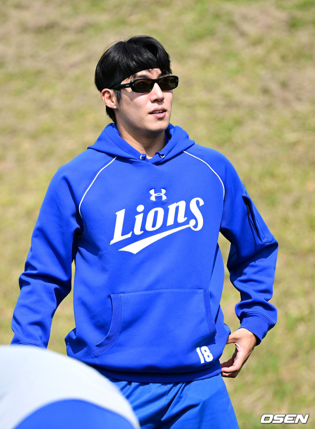 프로야구 삼성 라이온즈가 29일 오후 일본 오키나와 온나손 아카마구장에서 스프링 캠프를 차리고 구슬땀을 흘렸다.삼성은 이번 2차 캠프에서 훈련 뿐 아니라 WBC 대표팀, 국내 팀들과 연습경기도 펼칠 계획이다.삼성 원태인이 훈련을 펼치고 있다. 2026.02.19 / dreamer@osen.co.kr