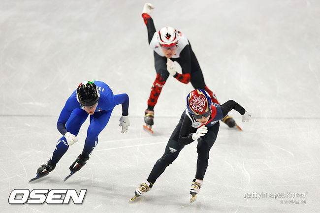 [사진] 김길리 추격하는 아리안나 폰타나. ⓒGettyimages(무단전재 및 재배포 금지)