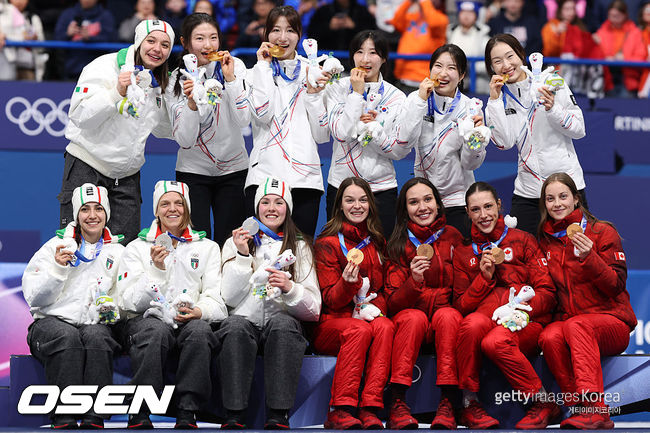 [사진] 금메달 목에 건 한국 선수들. ⓒGettyimages(무단전재 및 재배포 금지)