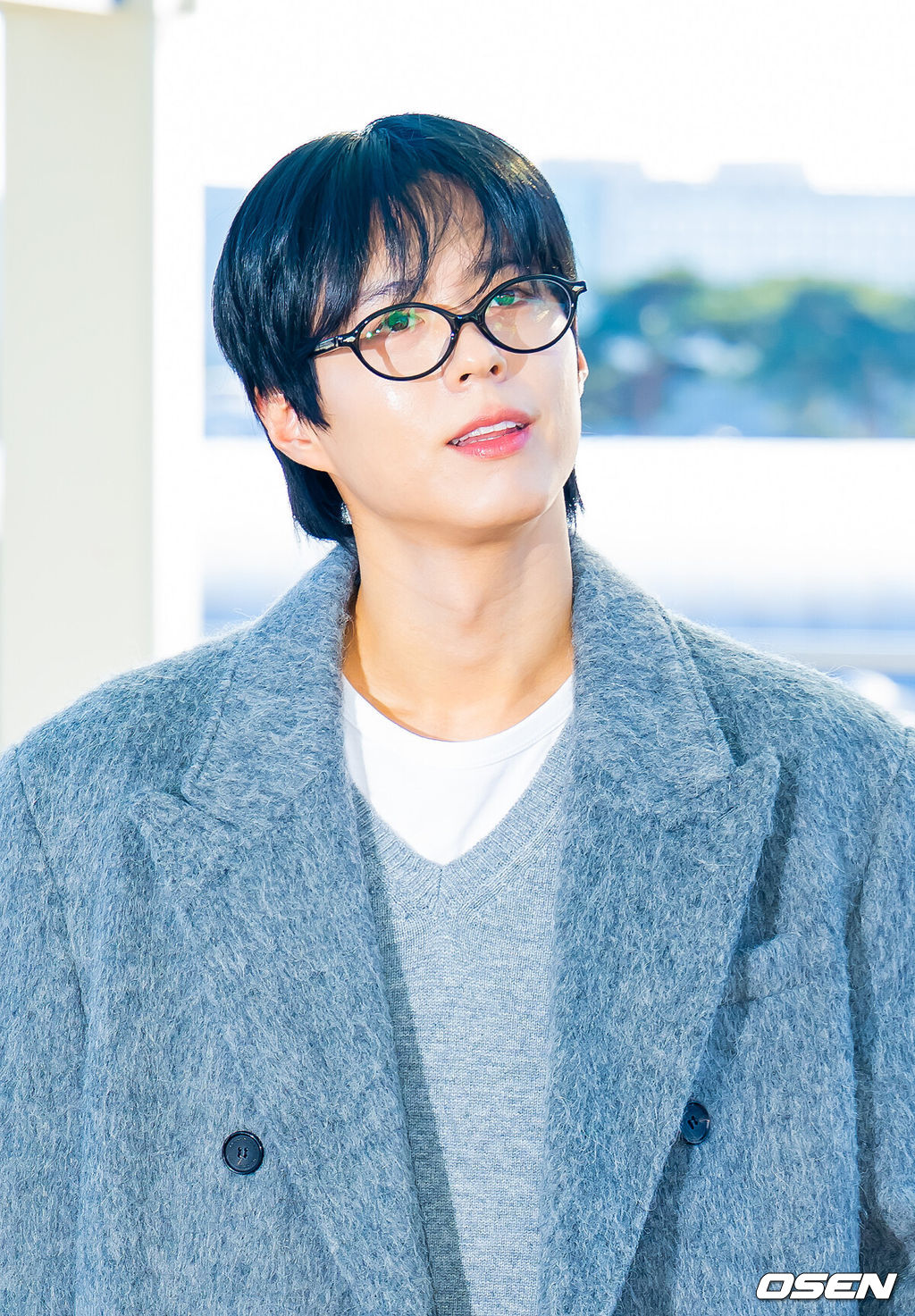 배우 박보검이 5일 해외 일정차 인천국제공항을 통해 대만 가오슝으로 출국했다.박보검은 오는 6일 대만 가오슝에서 개최되는 ‘10주년 아시아 아티스트 어워즈 2025(10th Anniversary Asia Artist Awards 2025)(10주년 AAA 2025)’에 참석한다.박보검이 출국길에 포즈를 취하고 있다. 2025.12.05 /rumi@osen.co.kr