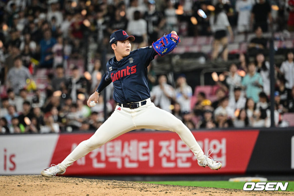 3일 오후 수원KT위즈파크에서 ‘2025 신한 SOL BANK KBO리그’ KT 위즈와 롯데 자이언츠의 경기가 진행됐다.이날 경기에 KT는 헤이수스, 롯데는 감보아를 선발투수로 내세웠다. 6회말 1사 롯데 최준용이 역투하고 있다. 2025.09.03 /cej@osen.co.kr