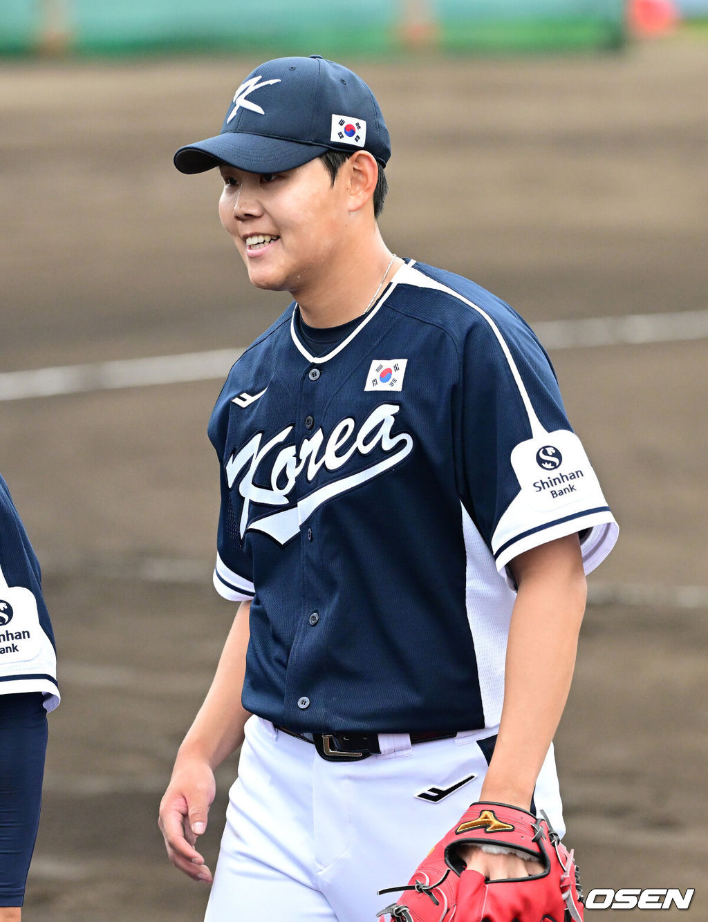 2026 WBC(월드베이스볼클래식)를 준비하는 대한민국 야구 대표팀이 20일 오후 일본 오키나와 온나손 아카마 구장에서 프로야구 삼성 라이온즈와 연습경기를 펼쳤다. 야구 대표팀은 오키나와에서 국내 팀들과 6차례 연습경기를 치르며 전력을 끌어올릴 예정이다.2회말 투구를 마친 대표팀 선발 소형준이 더그아웃으로 향하고 있다. 2026.02.20 / dreamer@osen.co.kr