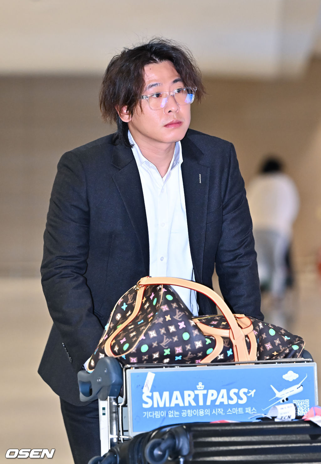 두산 베어스가 20일 오후 호주 시드니 1차 전지훈련을 마치고 인천국제공항을 통해 귀국했다.두산은 지난 1월 23일부터 2월 19일까지 호주 시드니 블랙타운 야구장에서 체력 및 전술 훈련 위주의 1차 캠프를 진행했다. 그리고 오는 22일 일본 미야자키로 출국해 '구춘 대회' 포함 7차례 연습경기를 치를 예정이다.두산 박찬호가 입국장을 나서고 있다.  2026.02.20  / soul1014@osen.co.kr