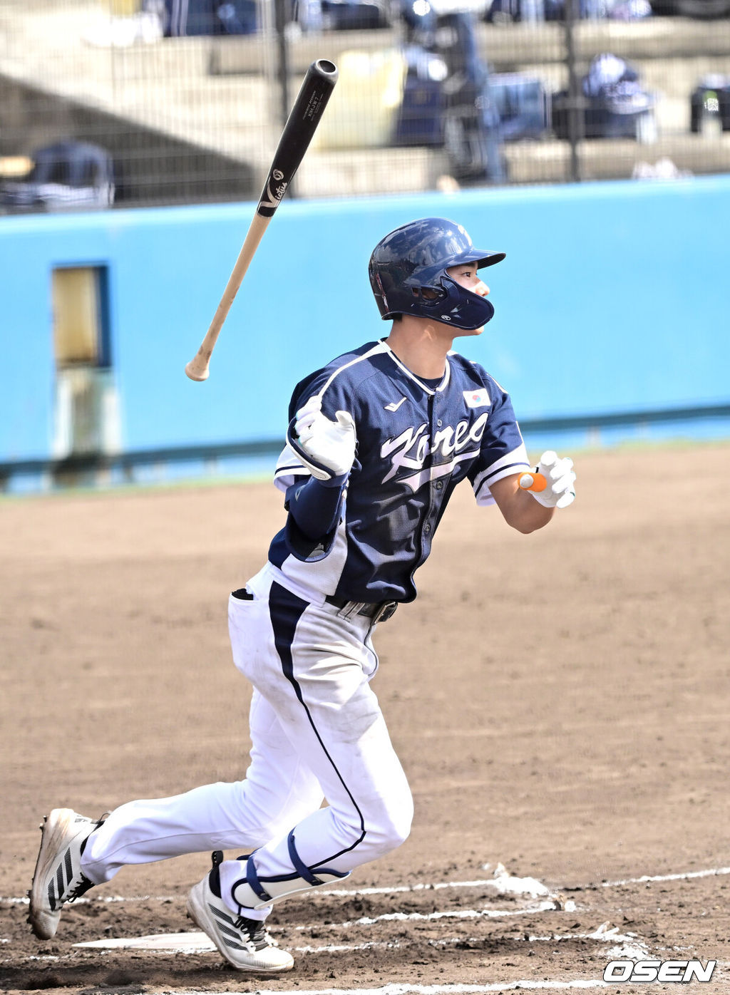 2026 WBC(월드베이스볼클래식)를 준비하는 대한민국 야구 대표팀이 21일 오후 일본 오키나와 고친다 구장에서 프로야구 한화 이글스와 연습경기를 펼쳤다. 야구 대표팀은 오키나와에서 국내 팀들과 6차례 연습경기를 치르며 전력을 끌어올릴 예정이다.6회초 무사 선두타자로 나선 대표팀 김주원이 2루타를 날리고 있다. 2026.02.21 / dreamer@osen.co.kr