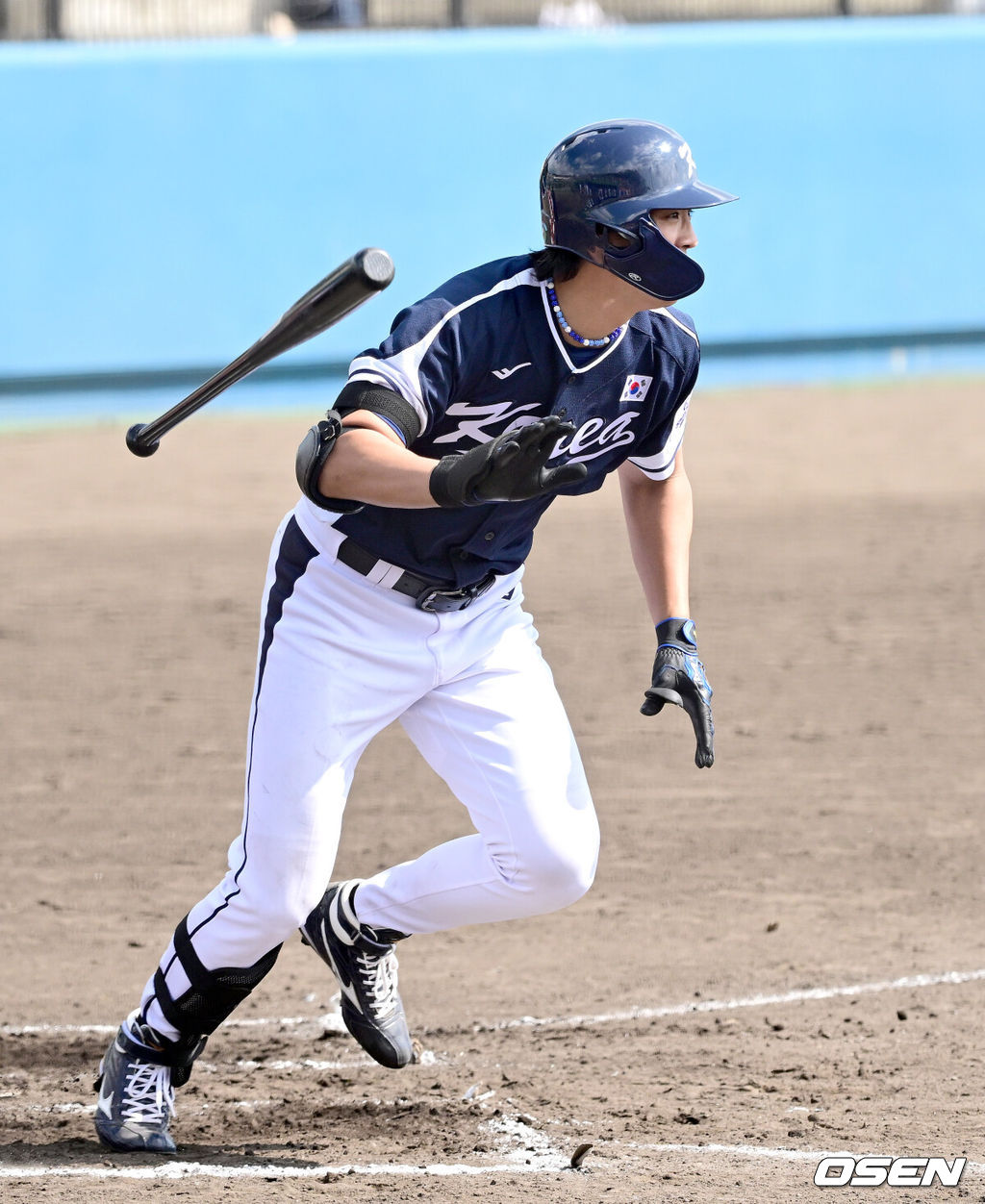 2026 WBC(월드베이스볼클래식)를 준비하는 대한민국 야구 대표팀이 21일 오후 일본 오키나와 고친다 구장에서 프로야구 한화 이글스와 연습경기를 펼쳤다. 야구 대표팀은 오키나와에서 국내 팀들과 6차례 연습경기를 치르며 전력을 끌어올릴 예정이다.6회초 2사 1, 2루 상황 대표팀 구자욱이 동점 1타점 적시타를 날리고 있다. 2026.02.21 / dreamer@osen.co.kr