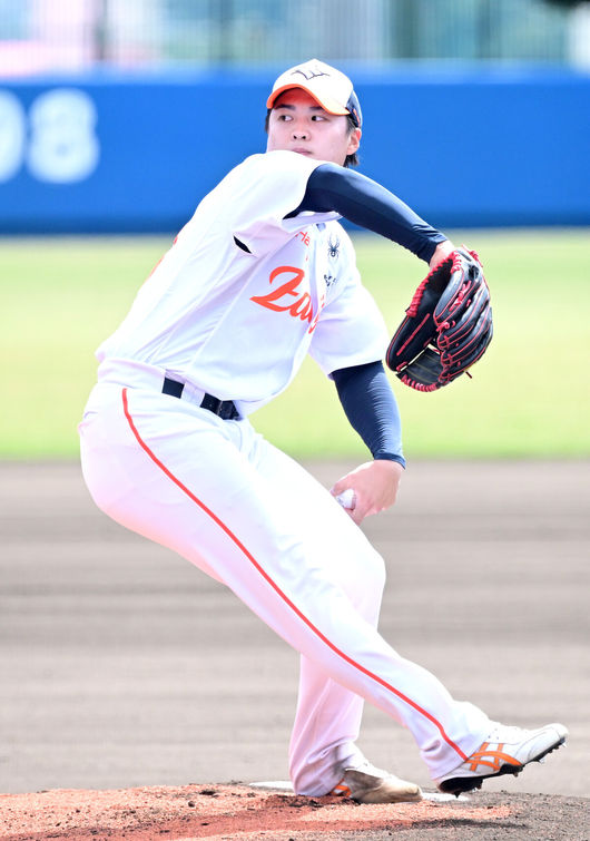 [OSEN=오키나와(일본), 최규한 기자] 2026 WBC(월드베이스볼클래식)를 준비하는 대한민국 야구 대표팀이 21일 오후 일본 오키나와 고친다 구장에서 프로야구 한화 이글스와 연습경기를 펼쳤다. 야구 대표팀은 오키나와에서 국내 팀들과 6차례 연습경기를 치르며 전력을 끌어올릴 예정이다.1회초 한화 선발 왕옌청이 힘차게 공을 뿌리고 있다. 2026.02.21 / dreamer@osen.co.kr