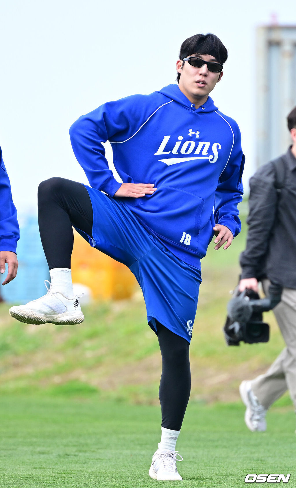 프로야구 삼성 라이온즈가 29일 오후 일본 오키나와 온나손 아카마구장에서 스프링 캠프를 차리고 구슬땀을 흘렸다.삼성은 이번 2차 캠프에서 훈련 뿐 아니라 WBC 대표팀, 국내 팀들과 연습경기도 펼칠 계획이다.삼성 원태인이 훈련을 펼치고 있다. 2026.02.19 / dreamer@osen.co.kr