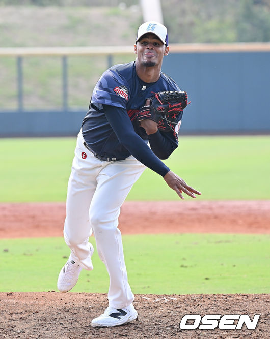 [OSEN=타이난(대만), 이석우 기자] 롯데 자이언츠 엘빈 로드리게스 011 2026.02.02 / foto0307@osen.co.kr
