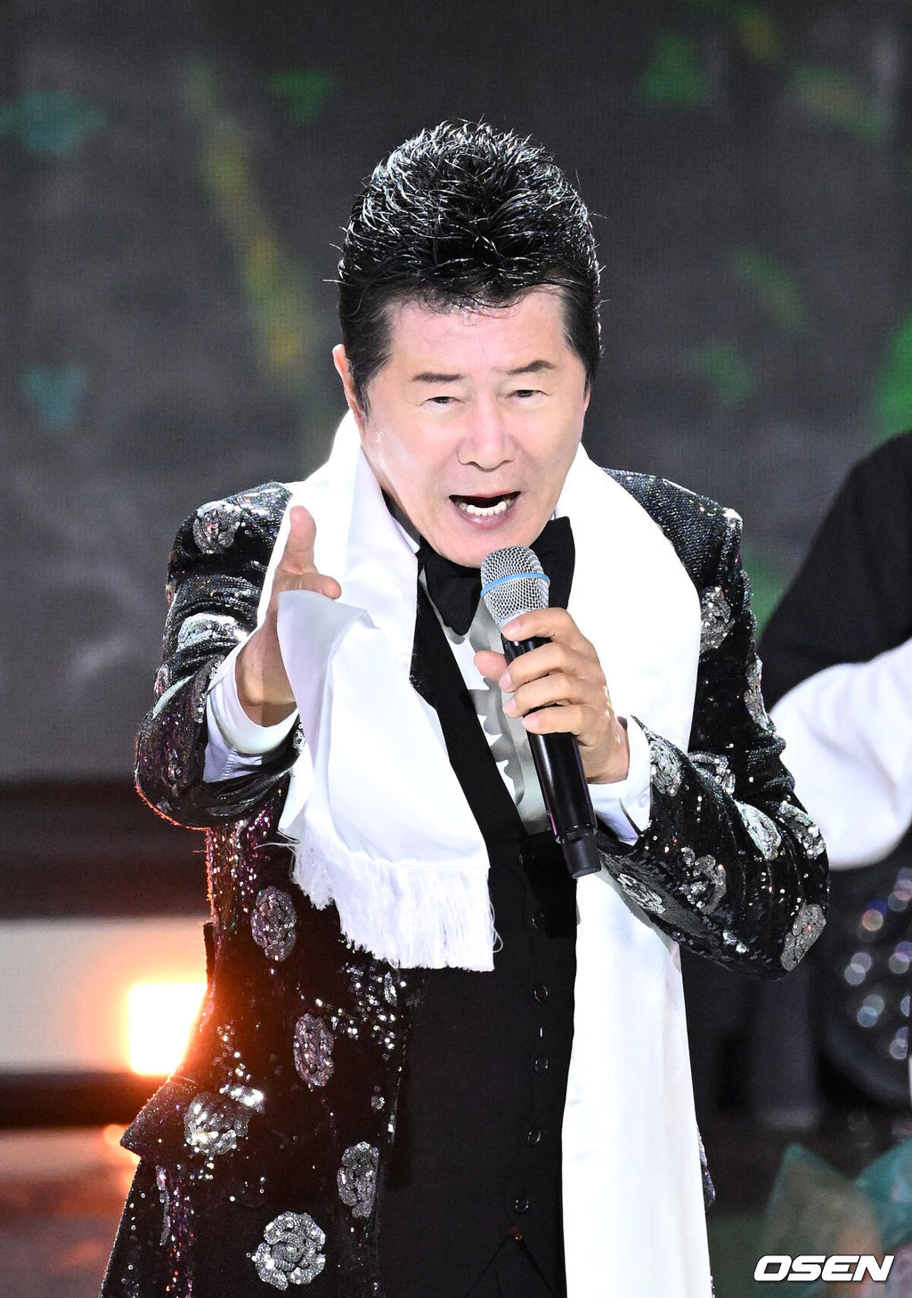 3일 오후 서울 SBS프리즘타워에서 SBS FiL, SBS M 더트롯쇼 생방송이 진행됐다.가수 태진아가 멋진 무대를 선보이고 있다. 2023.07.03 /sunday@osen.co.kr