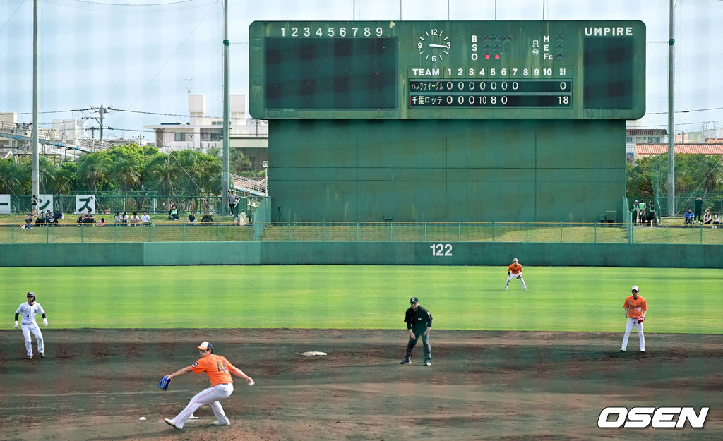 7회말 2아웃 상황 한화-지바롯데의 0-18 스코어 전광판.