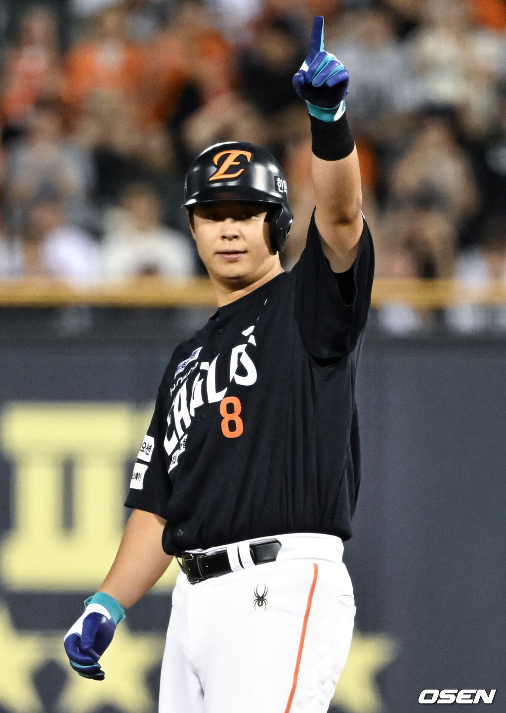 24일 오후 서울 잠실야구장에서 2025 신한 SOL Bank KBO리그 두산 베어스와 한화 이글스의 경기가 열렸다.이날 두산은 최승용, 한화는 폰세를 선발로 내세웠다.7회초 한화 선두타자 노시환이 2루타 세리머니를 하고 있다. 2025.07.24 /cej@osen.co.kr