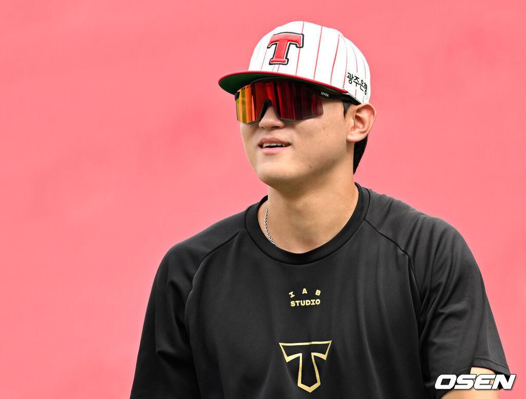 2일 오후 광주-기아 챔피언스필드에서 2025 신한 SOL Bank KBO리그 KIA 타이거즈와 한화 이글스의 경기가 열렸다.KIA는 네일, 한화는 문동주를 선발 투수로 내세웠다.KIA 김도영이 타격 훈련을 하고 있다. 2025.08.02 /sunday@osen.co.kr