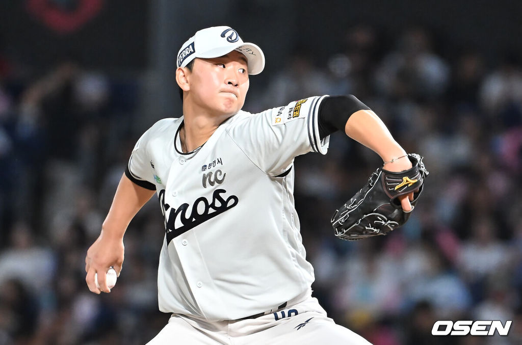 27일 창원NC파크에서 2025 신한 SOL 뱅크 KBO 리그 NC 다이노스와 LG 트윈스의 경기가 열렸다. 홈팀 NC는 신영우가, 방문팀 LG는 치리노스가 선발 출전했다. NC 다이노스 이준혁이 역투하고 있다. 2025.08.27 / foto0307@osen.co.kr