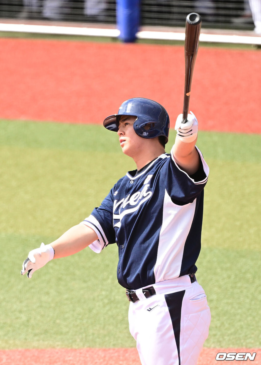 2026 WBC(월드베이스볼클래식)를 준비하는 대한민국 야구 대표팀이 23일 일본 오키나와 가데나 야구장에서 프로야구 한화 이글스와 연습경기를 펼쳤다. 야구 대표팀은 오키나와에서 국내 팀들과 6차례 연습경기를 치르며 전력을 끌어올릴 예정이다.2회초 무사 1루 상황 대표팀 노시환이 선제 좌월 투런포를 날리고 있다. 2026.02.23 / dreamer@osen.co.kr