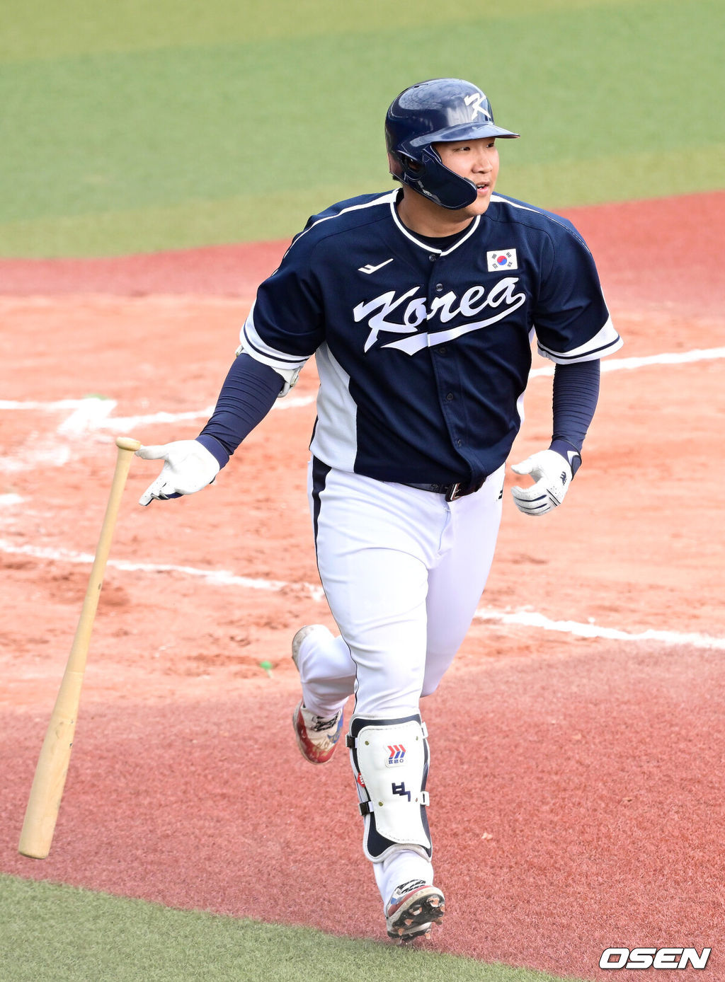 2026 WBC(월드베이스볼클래식)를 준비하는 대한민국 야구 대표팀이 23일 일본 오키나와 가데나 야구장에서 프로야구 한화 이글스와 연습경기를 펼쳤다. 야구 대표팀은 오키나와에서 국내 팀들과 6차례 연습경기를 치르며 전력을 끌어올릴 예정이다. 7회초 1사 1루 상황 대표팀 문보경이 달아나는 우월 투런포를 날리고 있다. 2026.02.23 / dreamer@osen.co.kr