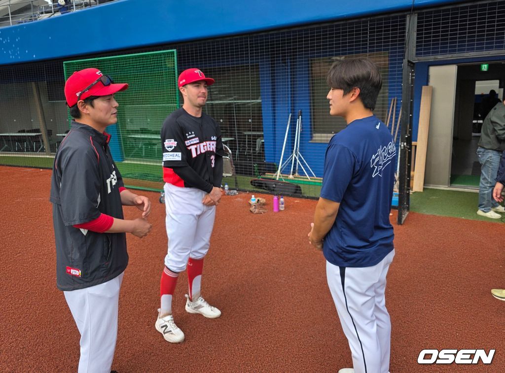 KIA 타이거즈 제리드 데일과 한국 야구 국가대표 김택연. /OSEN DB