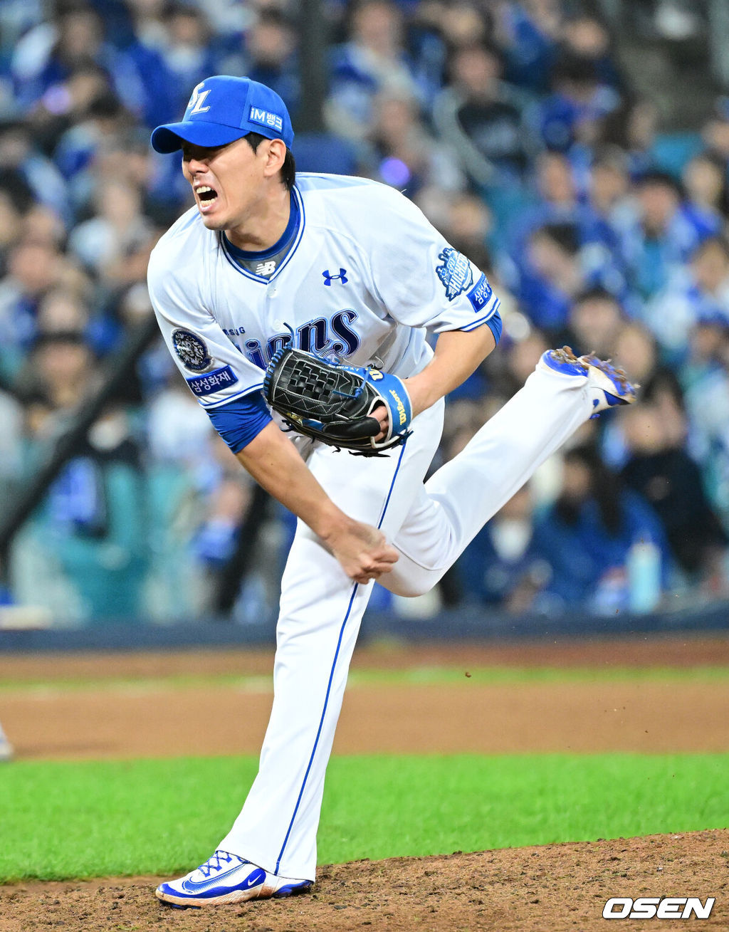 22일 대구 삼성라이온즈파크에서 ‘2025 신한 SOL Bank KBO리그’ 포스트시즌 플레이오프 4차전 삼성 라이온즈와 한화 이글스의 경기가 열렸다.삼성은 원태인, 한화는 정우주를 선발로 내세웠다.9회초 마운드에 오른 삼성 투수 김재윤이 힘차게 공을 뿌리고 있다. 2025.10.22 / dreamer@osen.co.kr