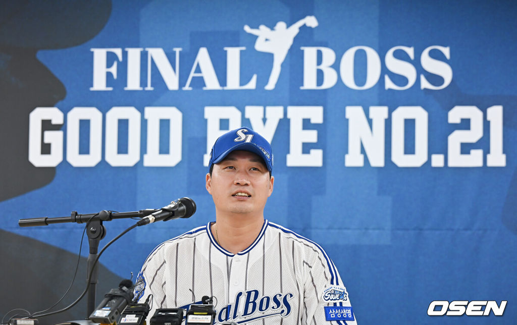 30일 대구삼성라이온즈파크에서 2025 신한 SOL 뱅크 KBO 리그 삼성 라이온즈와 KIA 타이거즈의 경기가 열린다. '끝판대장' 오승환(43·삼성 라이온즈)이 21년 간의 프로 생활을 마치고 30일 대구 삼성라이온즈파크에서 KBO리그 KIA 타이거즈전을 마치고 은퇴식을 가진다.삼성 라이온즈 오승환이 기자회견을 하고 있다. 2025.09.30 / foto0307@osen.co.kr