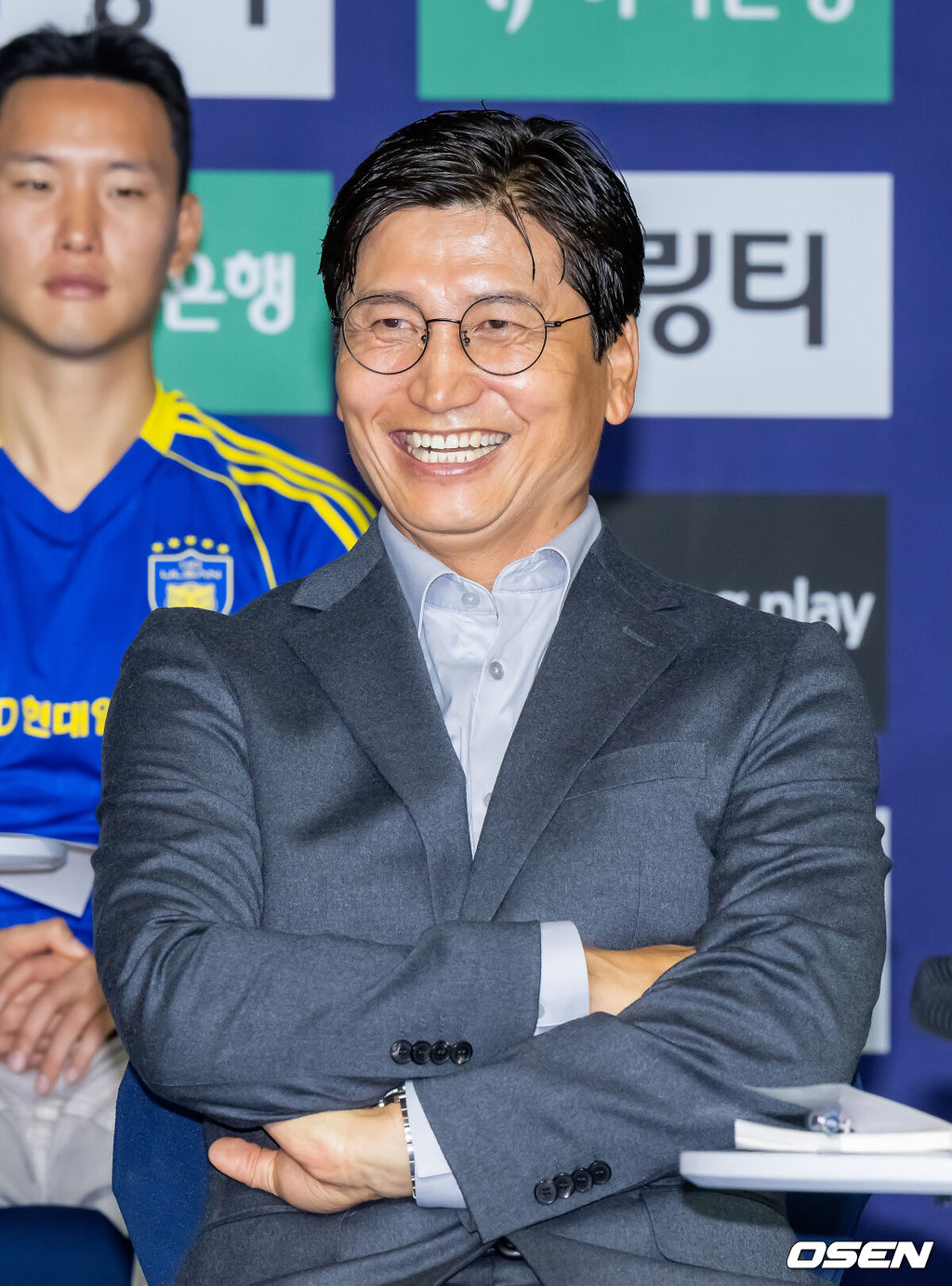 25일 서울 서대문구  스위스그랜드 호텔 컨벤션센터에서  하나은행 K리그 2026 개막 미디어데이가 진행됐다.프로축구 K리그 29개 구단이 새 시즌 개막을 앞두고 저마다 당찬 출사표를 던졌다. 전북 정정용 감독이 미소 짓고 있다.  2026.02.25 / soul1014@osen.co.kr