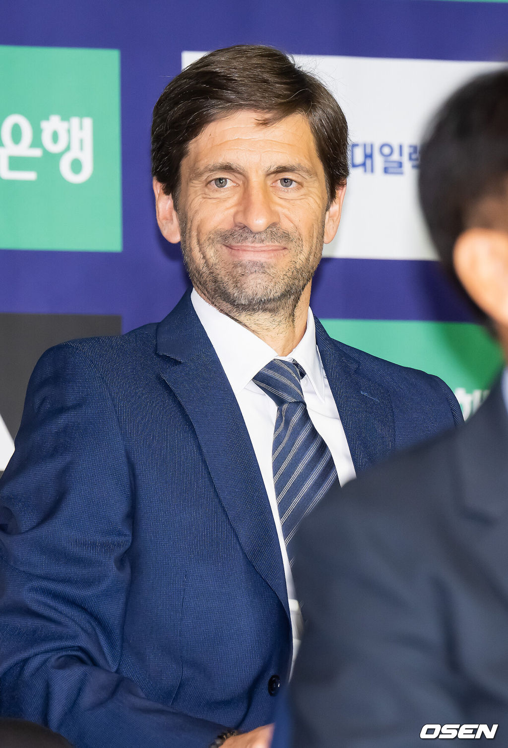 25일 서울 서대문구  스위스그랜드 호텔 컨벤션센터에서  하나은행 K리그 2026 개막 미디어데이가 진행됐다.프로축구 K리그 29개 구단이 새 시즌 개막을 앞두고 저마다 당찬 출사표를 던졌다. 제주 SK FC 세르지우 코스타 감독이 미소 짓고 있다.   2026.02.25 / soul1014@osen.co.kr