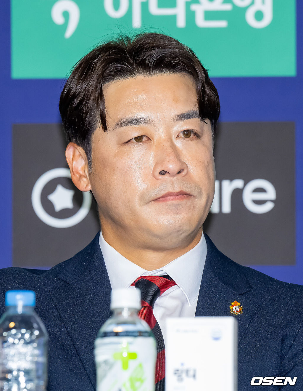 25일 서울 서대문구 스위스그랜드 호텔 컨벤션센터에서 하나은행 K리그 2026 개막 미디어데이(2부 K리그2)가 진행됐다.프로축구 K리그 29개 구단이 새 시즌 개막을 앞두고 저마다 당찬 출사표를 던졌다. 경남FC 배성재 감독이 질문을 듣고 있다. 2026.02.25 / soul1014@osen.co.kr