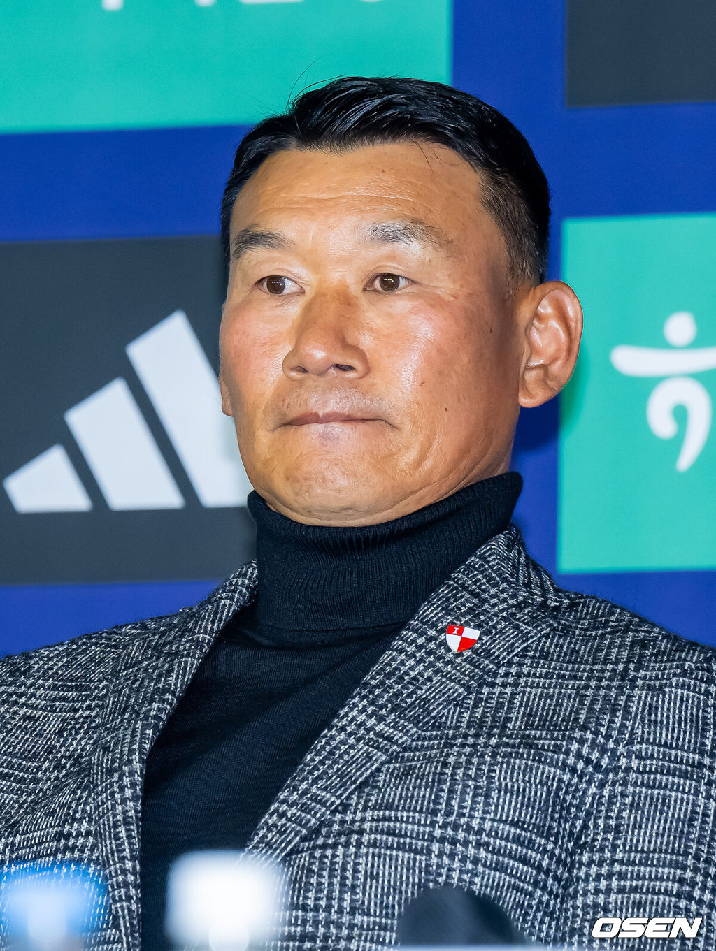 25일 서울 서대문구 스위스그랜드 호텔 컨벤션센터에서 하나은행 K리그 2026 개막 미디어데이(2부 K리그2)가 진행됐다.프로축구 K리그 29개 구단이 새 시즌 개막을 앞두고 저마다 당찬 출사표를 던졌다. 부산 아이파크 조성환 감독이 질문을 듣고 있다. 2026.02.25 / soul1014@osen.co.kr